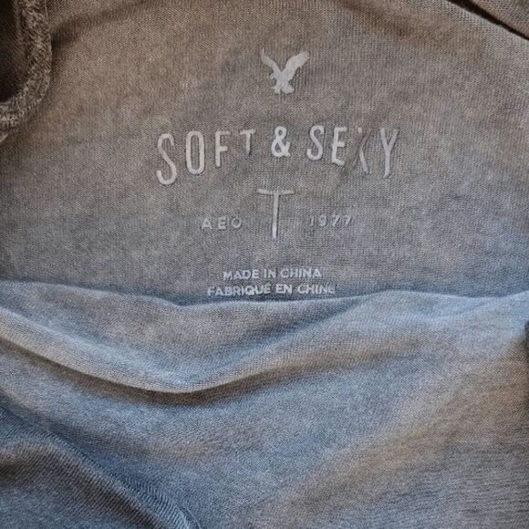 Soft & Sexy AEO T 1977. Viscose long sleeve shirt by American Eagle Outfitters. - Picture 3 of 16